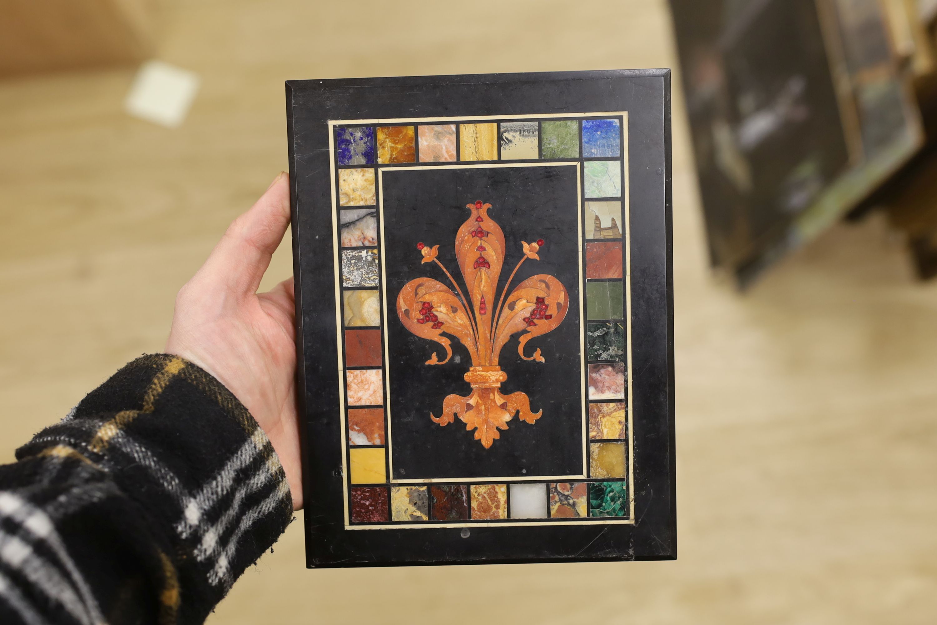 An Italian pietra dura ‘fleur de lys’ plaque, 20x15.5cm